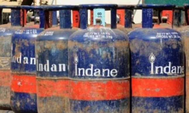 মধ্যপ্রাচ্যের যুদ্ধের ছ্যাঁকা রান্নাঘরে, একধাক্কায় ২১৮ টাকা বাড়ল গ্যাসের দাম