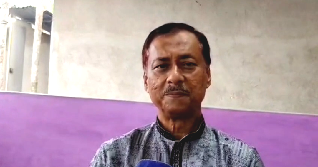 ‘সম্মান নেই যোগ্যদের, গুরুত্ব পাচ্ছে গদ্দাররা’! টিকিট না পেয়ে তৃণমূল ছেড়ে কংগ্রেসে বাদুড়িয়ার বিদায়ী বিধায়ক