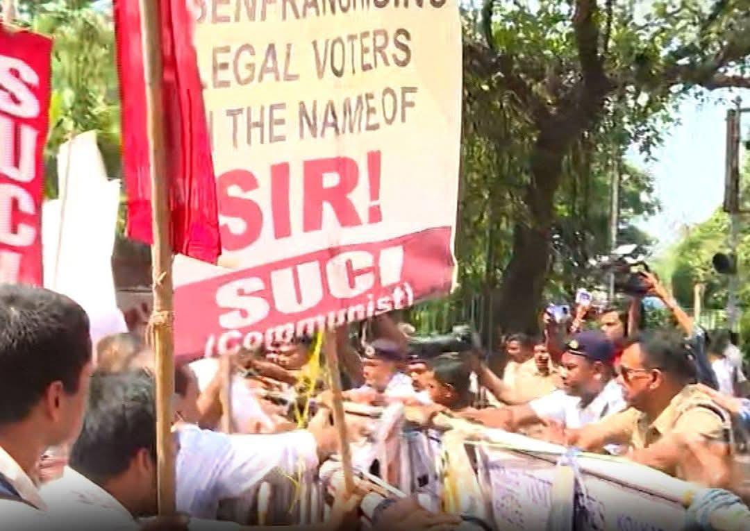 ফের সিইও দফতরের সামনে SUCI এর বিক্ষোভ , অবরুদ্ধ স্ট্যান্ড রোড