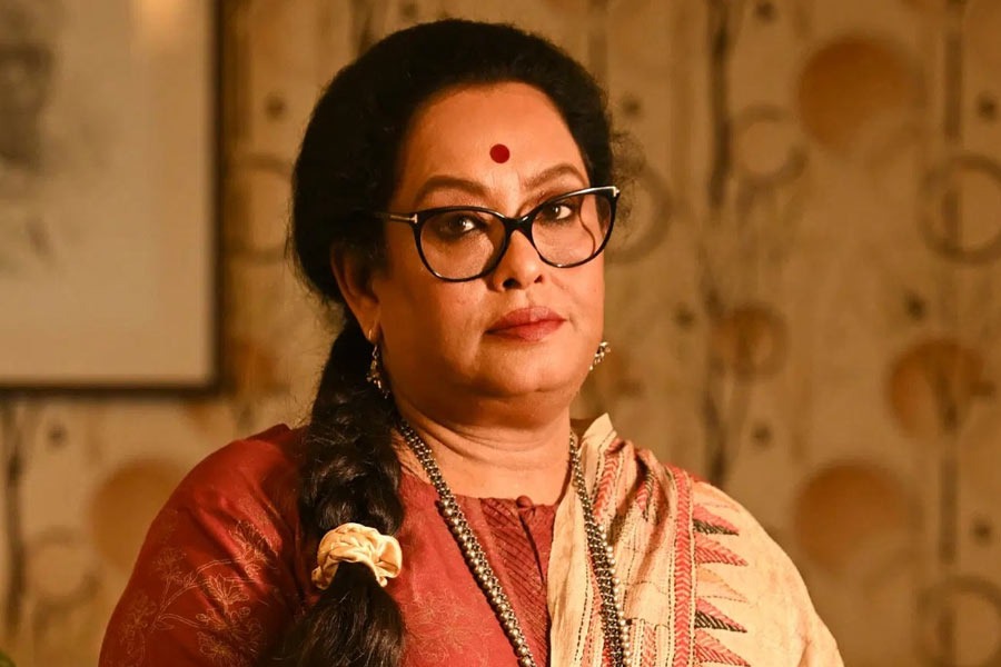 অভিনেতা রাহুলের মৃত্যুকে ঘিরে বিতর্ক , মহিলা কমিশনের পদ থেকে সরে দাঁড়াতে চান লীনা গঙ্গোপাধ্যায়