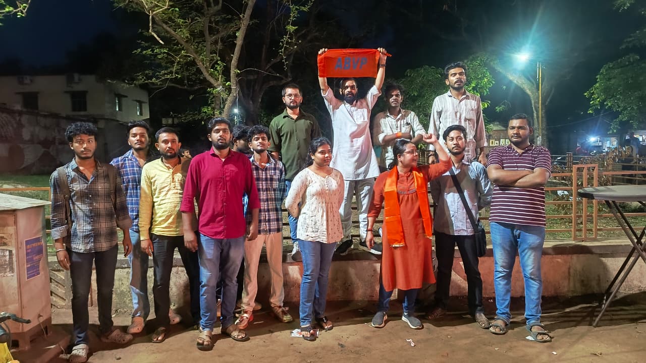 বন্দেমাতরম স্লোগান বিতর্কে রণক্ষেত্র বিশ্বভারতী , মুখোমুখি সংঘর্ষে ABVP - SFI