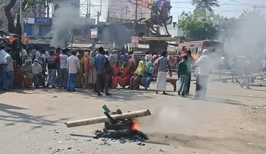 বৃহস্পতি সকালে নতুন করে উত্তেজনা মালদহে, জাতীয় সড়ক অবরোধ বিক্ষোভকারীদের