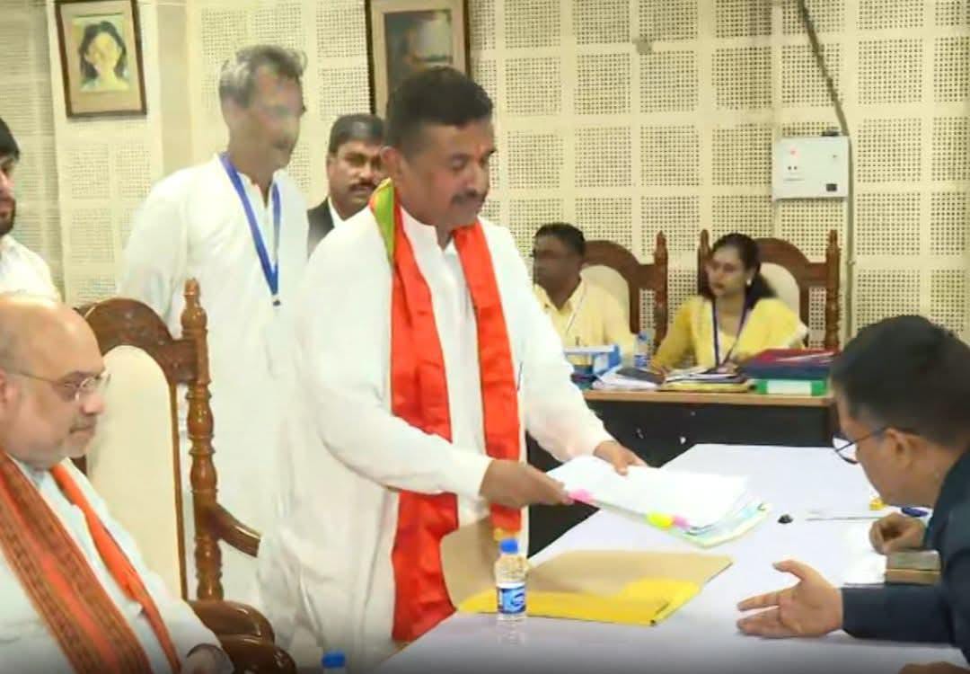 শাহকে পাশে নিয়ে মনোনয়ন জমা দিলেন শুভেন্দু , উত্তপ্ত ভবানীপুর