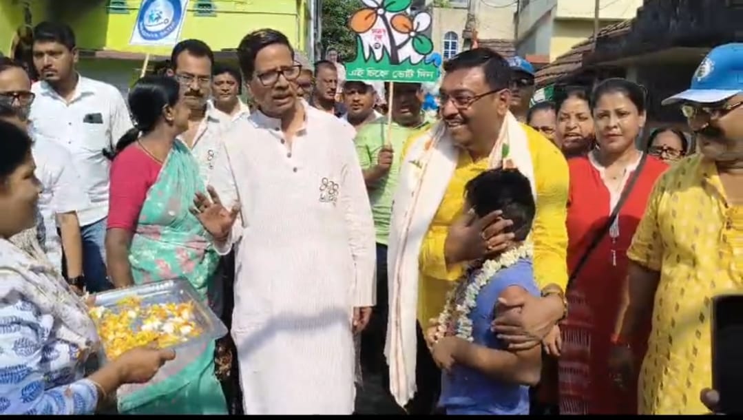 উন্নয়নের ঢেউয়ে ভাসছে নৈহাটি , দাবদাহ উপেক্ষা করে জোর প্রচারে সনৎ দে