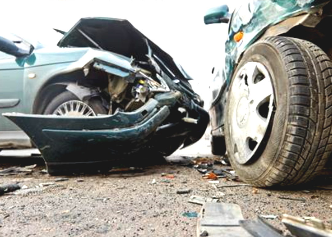 রক্তাক্ত স্কুল ভ্যান! পুলিশের নাকা তল্লাশির জেরে ডাম্পারে ধাক্কা আহত ১৫ খুদে পড়ুয়া