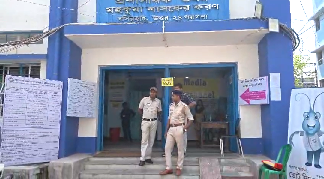 বসিরহাটে ভোট যুদ্ধের দামামা! ড্রোন-সহ সিসিটিভির কড়া নজরদারিতে প্রথম দিনে মনোনয়নে তৎপর জেলা প্রশাসন