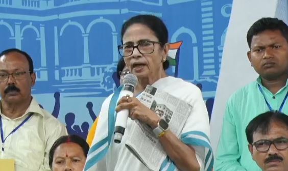 আসল কালপিটকে তো আমাদের অফিসারই ধরেছে ,কালিয়াচক কাণ্ডে মমতার মুখে সিআইডির ভূয়সী প্রশংসা