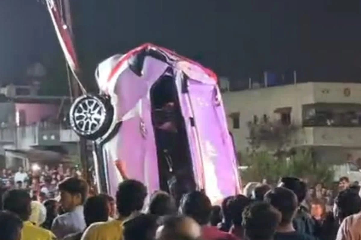 নাসিকে মর্মান্তিক দুর্ঘটনা , কুয়োতে গাড়ি পড়ে মৃত্যু শিশু সহ ৯ জনের