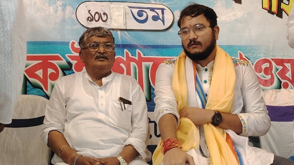 পোলিং এজেন্টরা খেয়াল রাখবেন ভোটারের আঙুল কোথায় যাচ্ছে , প্রচারে গিয়ে বিতর্কিত মন্তব্য অসিত মজুমদারের