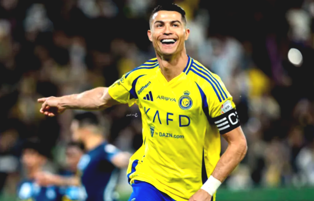 রাজকীয় প্রত্যাবর্তন! চোট সারিয়ে ফিরেই রোনাল্ডোর জোড়া গোলে উড়ল আল নাজমা