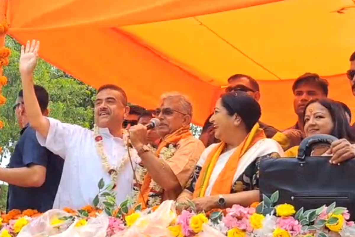 খড়গপুরে দিলীপ ঘোষের মনোনয়ন , শুভেন্দু - রেখা গুপ্তার উপস্থিতিতে বর্ণাঢ্য শোভাযাত্রা