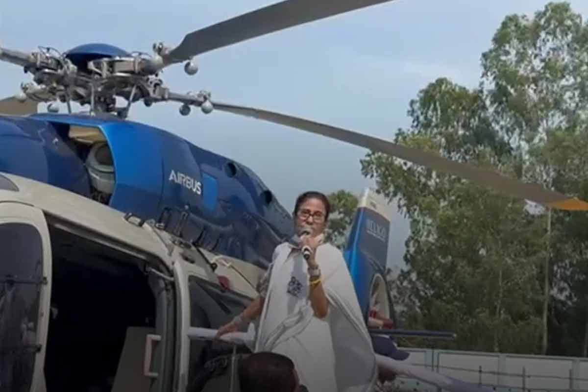 মালদহে মমতার হেলিকপ্টারের সামনে রহস্যময় ড্রোন , নিরাপত্তা নিয়ে প্রশ্ন