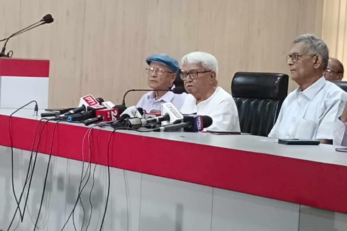 প্রত্যেকের জন্য স্থায়ী চাকরি , ছাব্বিশের ভোটে বামেদের ইস্তেহারে একগুচ্ছ প্রতিশ্রুতি