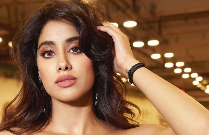 ১৫ বছরেই নীল তারকা , নিজের গোপন কাহিনী ফাঁস করলেন জাহ্নবী