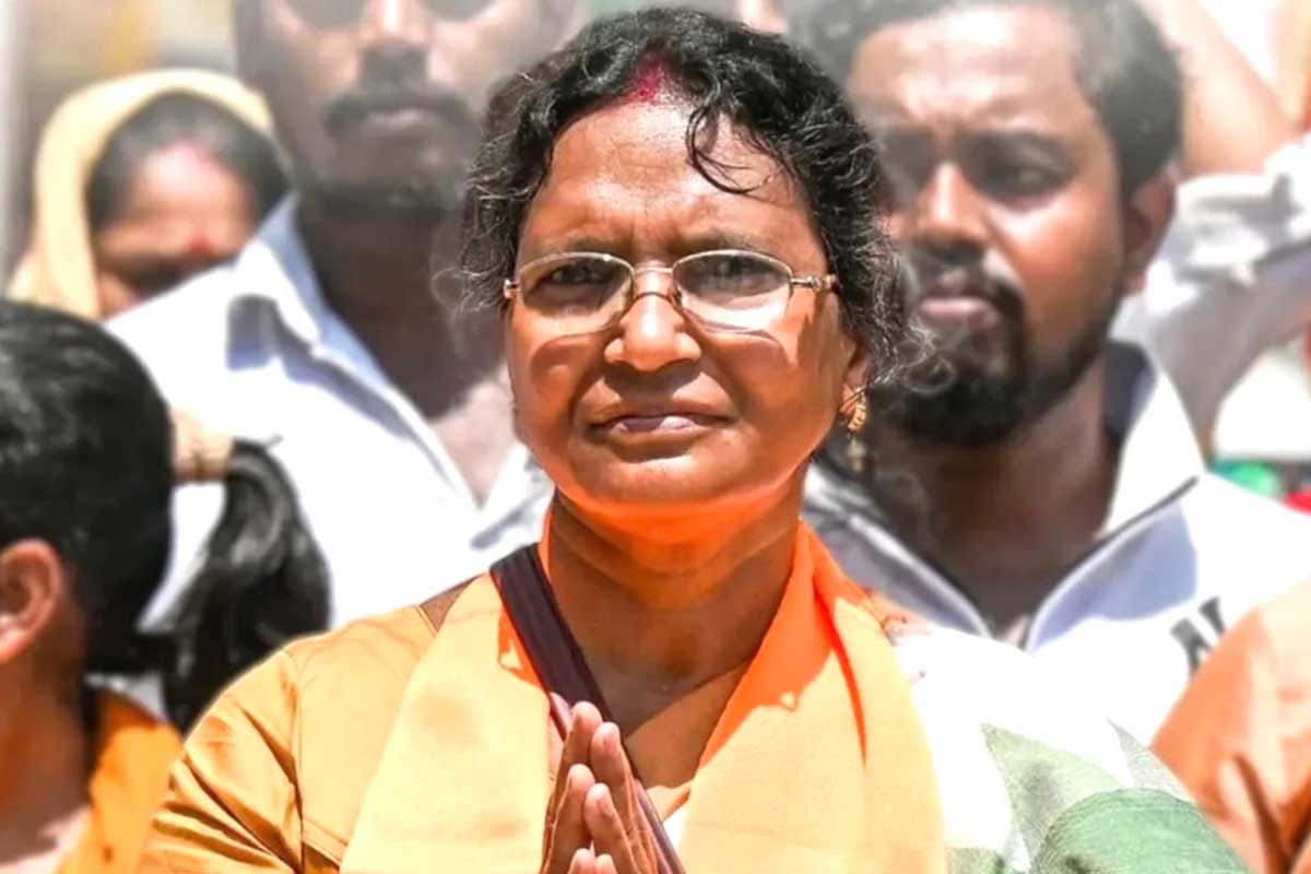 পানিহাটিতে প্রচারে বেরিয়ে বিক্ষোভের মুখে অভয়ার মা , শেষ দেখার হুঁশিয়ারি বিজেপি প্রার্থীর