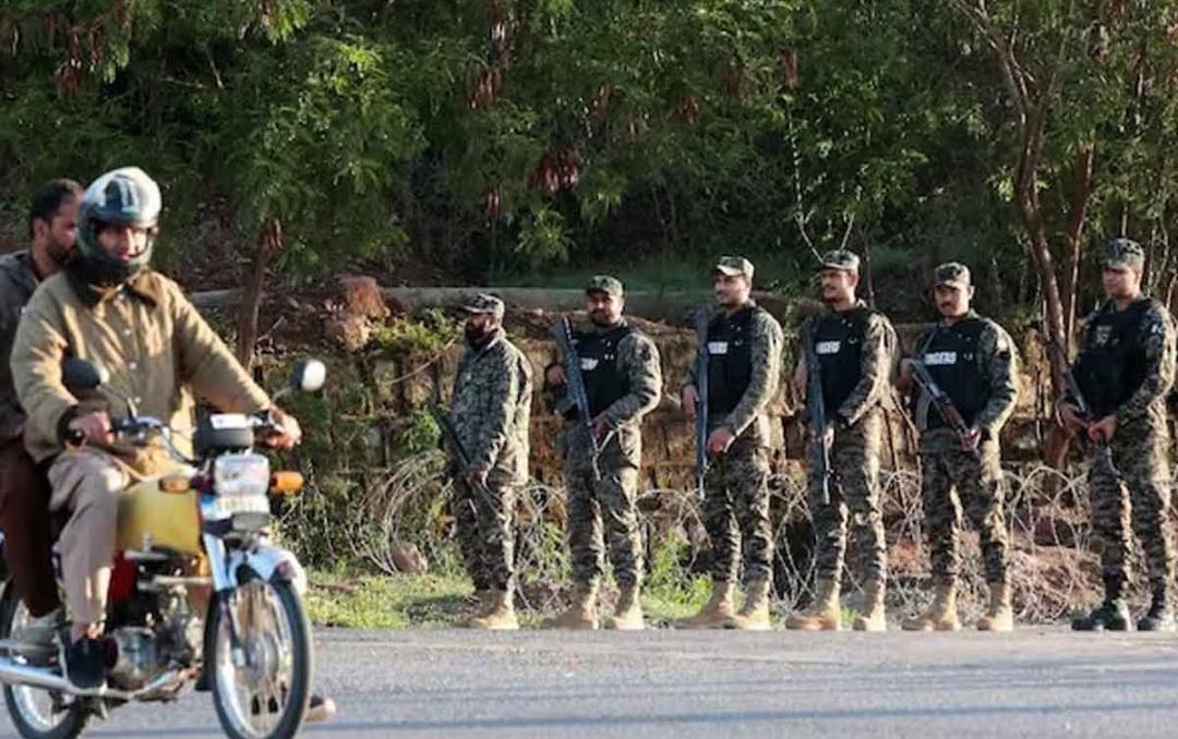 শান্তি বৈঠকের আগে  ইসলামাবাদে কড়া নিরাপত্তা , মোতায়েন হাজার হাজার পুলিশ