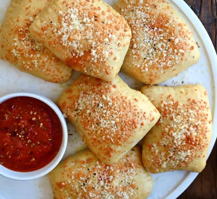 টিফিনে একঘেয়েমি কাটাতে বানান চিজি চিকেন পকেট, সহজ রেসিপিতে নতুন স্বাদের ছোঁয়া