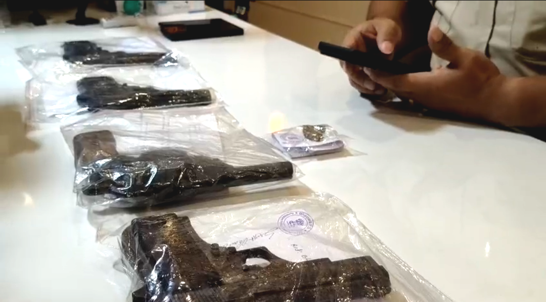 ভোটের মুখে ভাটপাড়ায় বড়সড় অস্ত্র উদ্ধার! গ্রেফতার জগদ্দলের ত্রাস কালুয়া