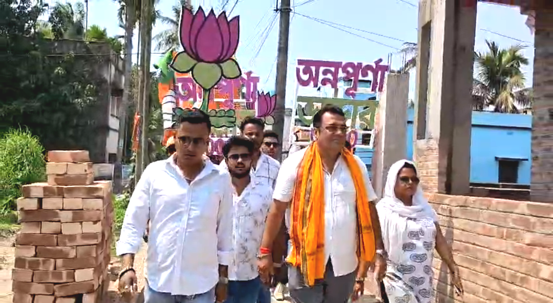 পুলিশ তৃণমূলের দলদাস! বিজেপি কর্মীকে আটকে রাখার প্রতিবাদে হুঙ্কার দলীয় প্রার্থীর