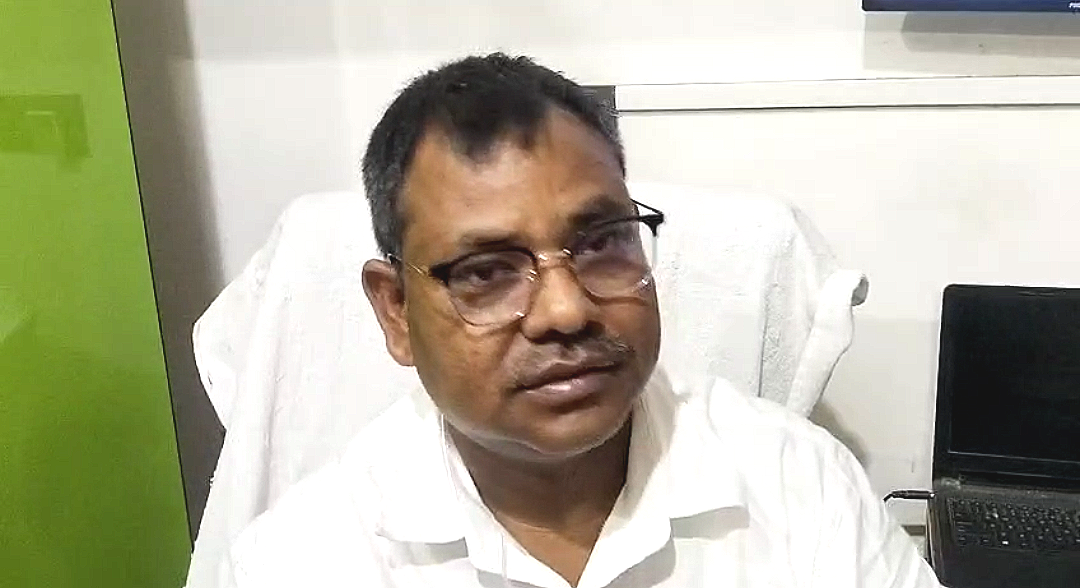 অস্ত্রোপচার ছাড়াই বেরোল কিডনির পাথর! চিকিৎসায় ফের সাফল্যের নজির মেখলিগঞ্জের চিকিৎসকের