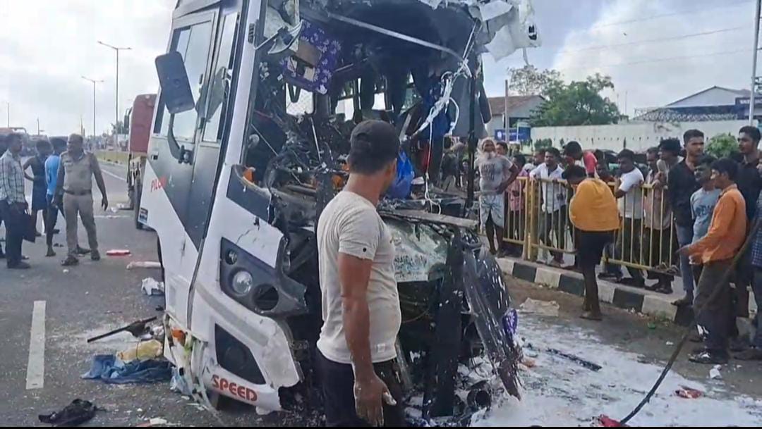 স্বাধীনতা দিবসের দিনে জাতীয় সড়কে ভয়াবহ বাস দুর্ঘটনা , মৃত ১০ আহত ৩৫
