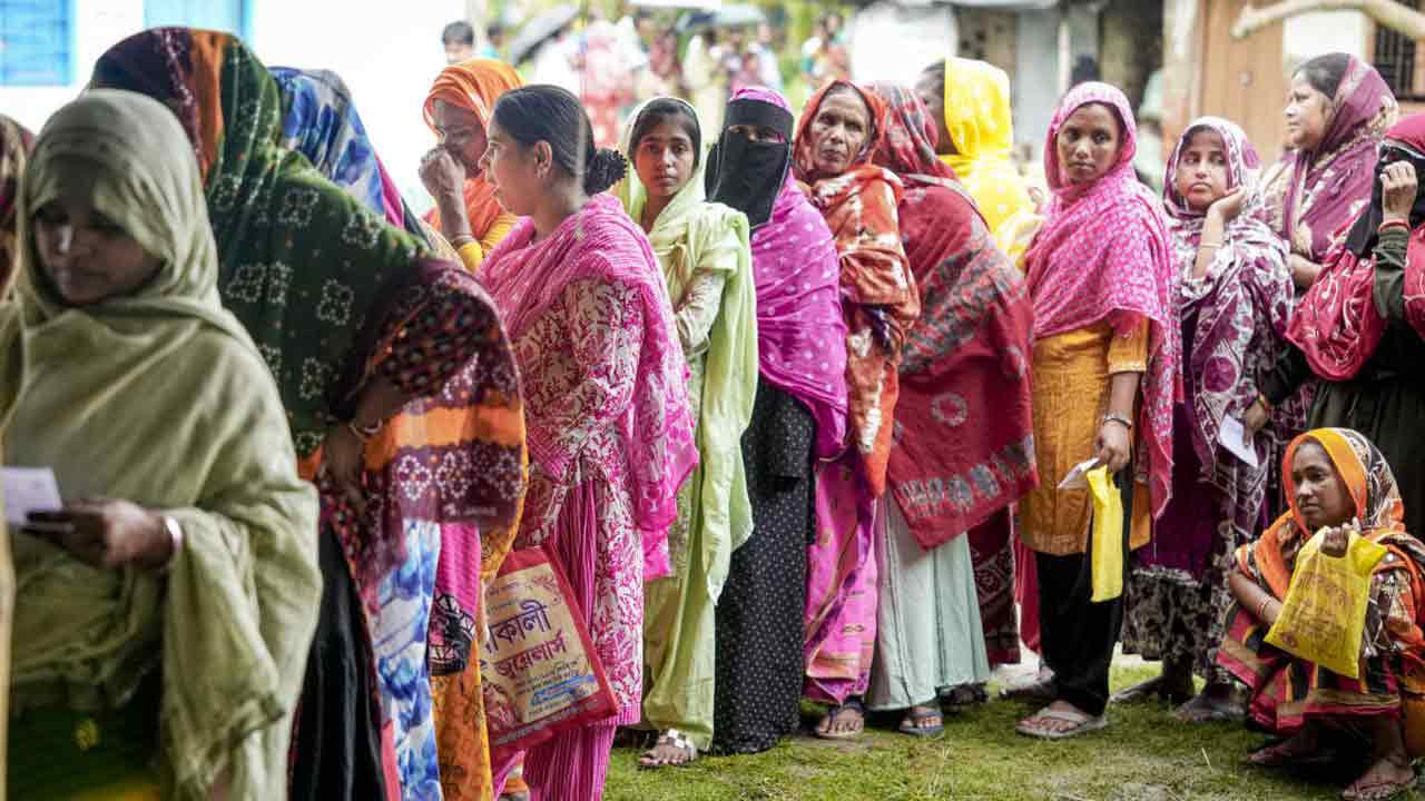 কড়া নিরাপত্তায় মসৃণ ভোট, দুই কেন্দ্রে প্রায় ৮৭% ছুঁইছুঁই ভোটদান