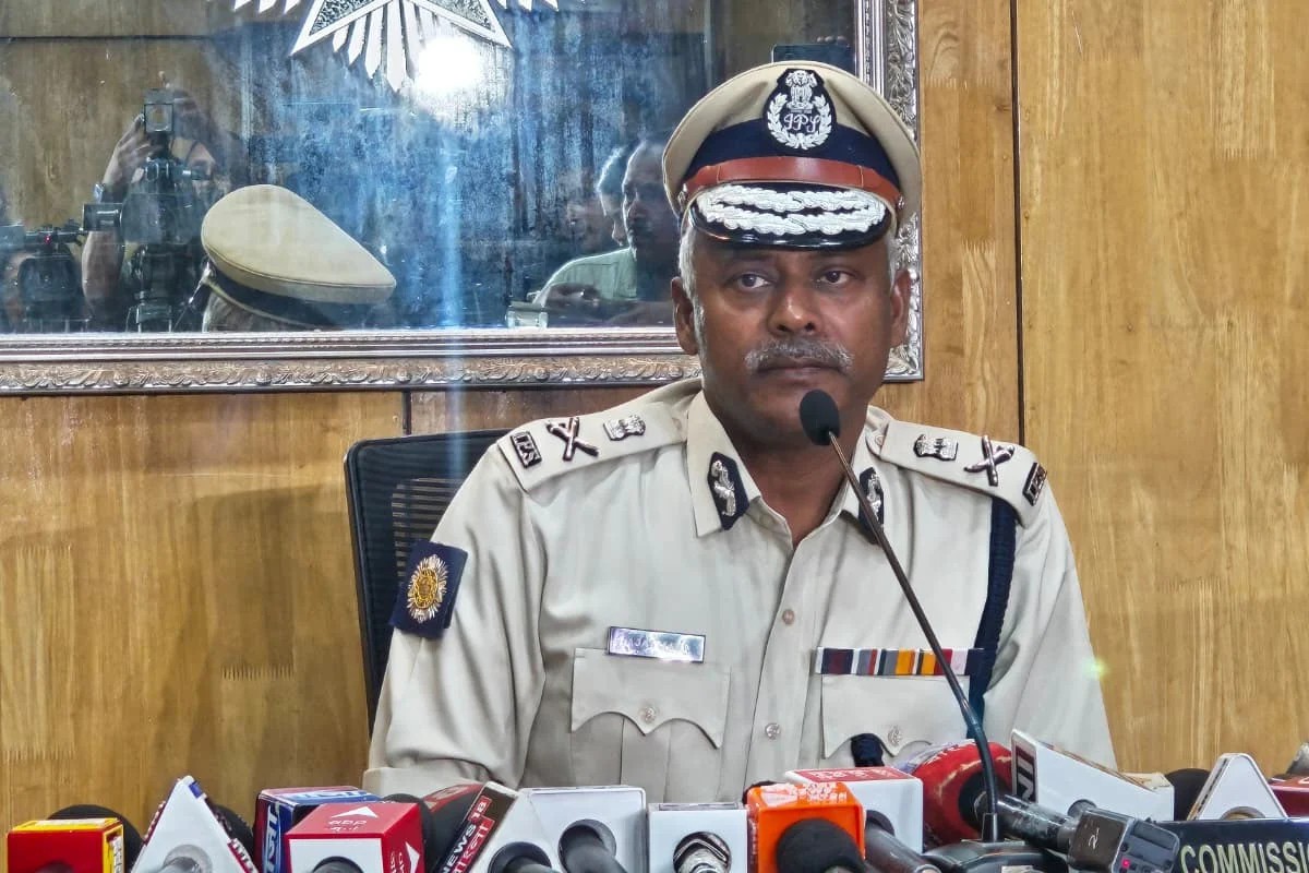 কর্তব্যে গাফিলতি হলেই শাস্তি , হিংসা রুখতে কড়া বার্তা পুলিশ কমিশনারের