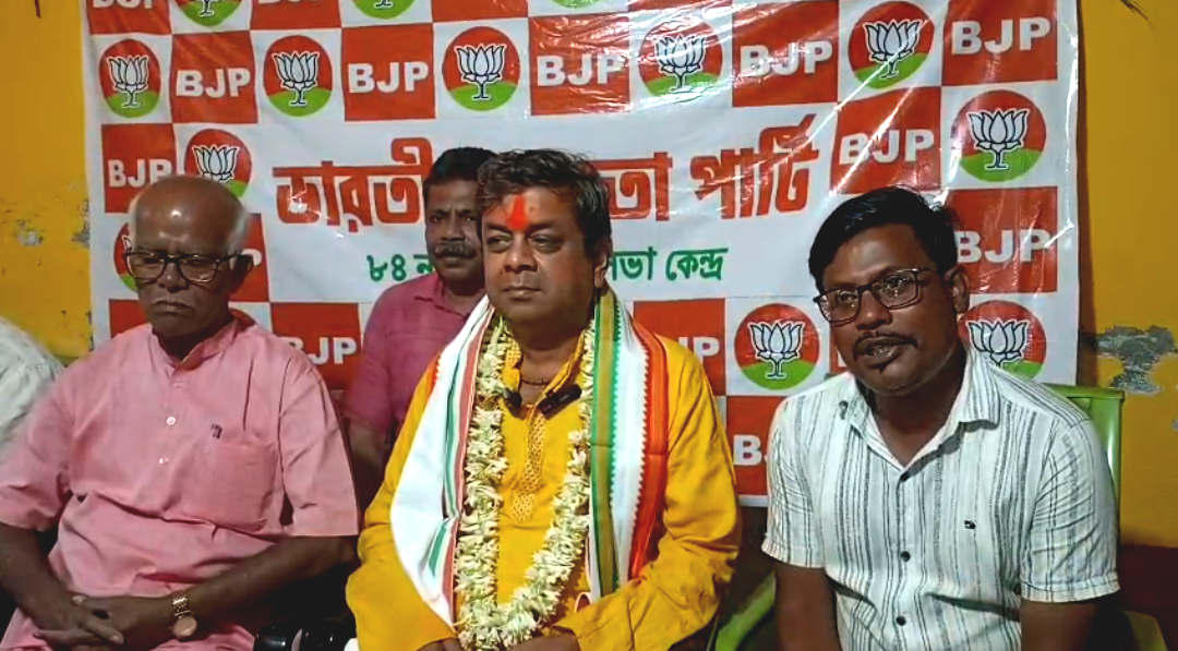 বিশৃঙ্খলা রুখতে কড়া বিধায়ক! দখল হওয়া কার্যালয়ের চাবি ফেরানোর নির্দেশ শ্রুতি শেখরের