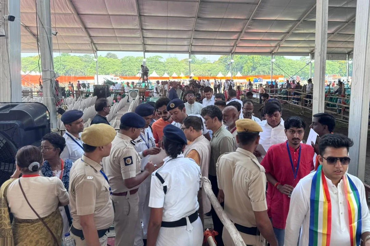 রবীন্দ্রজয়ন্তীতে বাংলায় গেরুয়া অধ্যায় শুরু , সকাল থেকে ব্রিগেডমুখী সাধারণ মানুষ
