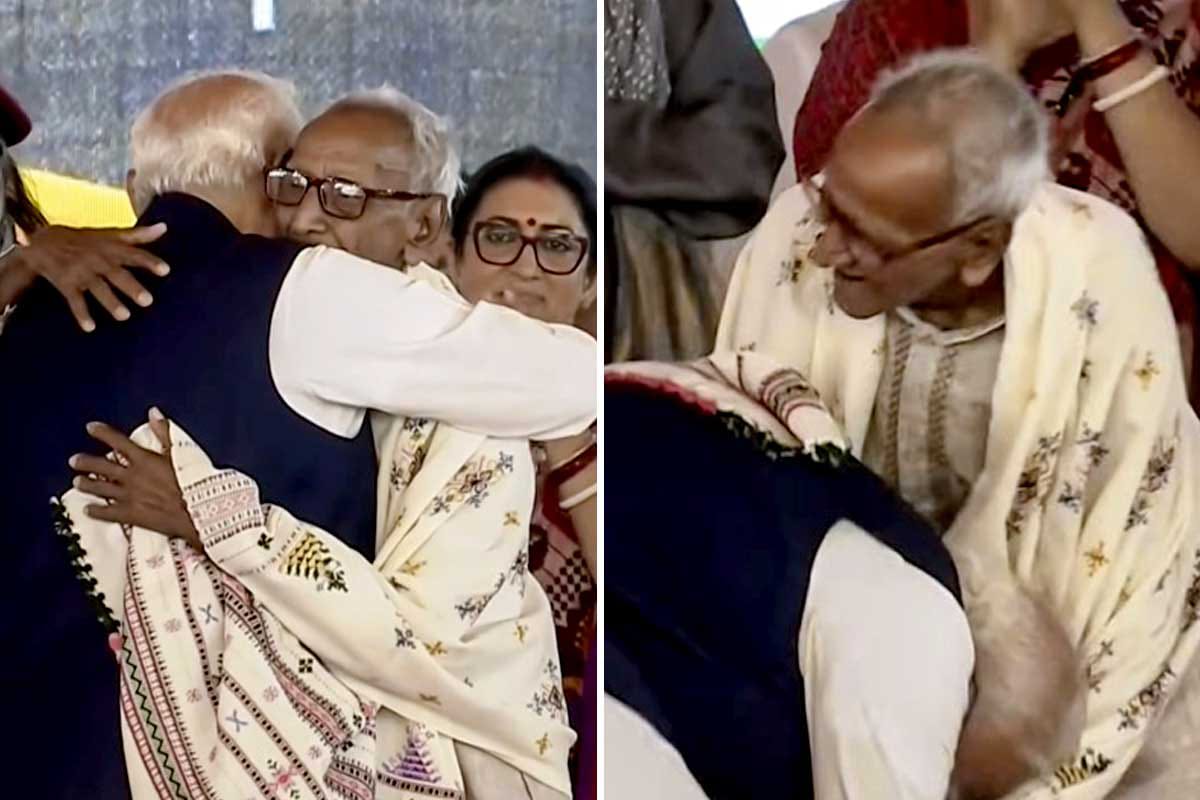 ব্রিগেডে আবেগঘন মুহূর্ত , ৯৮ বছরের মাখনলালের পায়ে হাত দিয়ে প্রণাম মোদির