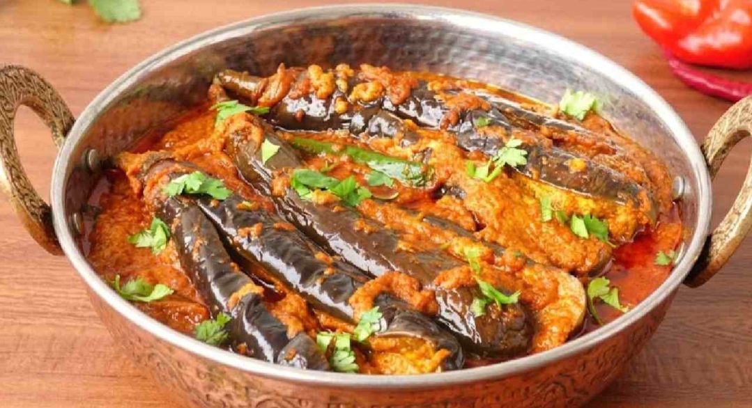 বেগুনে দইয়ের নতুন টুইস্ট! ভাত বা রুটির সঙ্গে জমে যাবে বেগুন বাহার