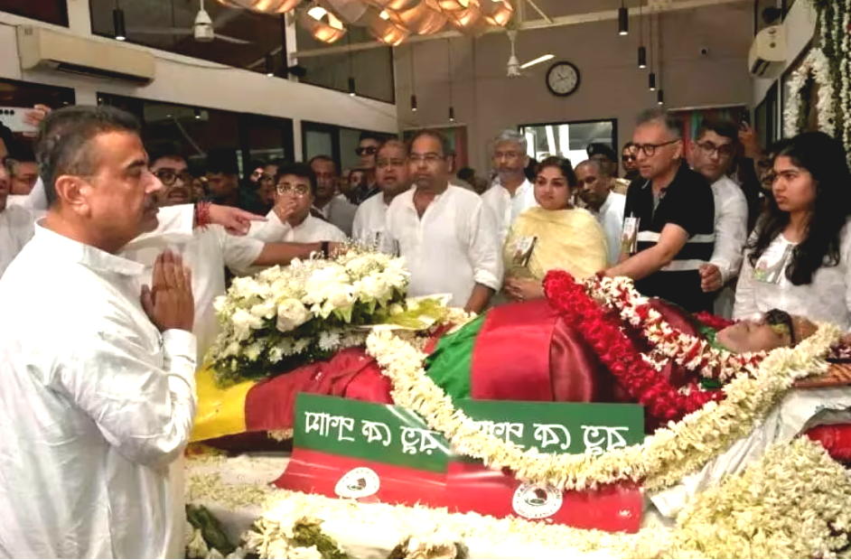 বিদায়বেলায় প্রিয় ক্লাবে টুটু বসু! মাল্যদান করে শ্রদ্ধা জানালেন মুখ্যমন্ত্রী শুভেন্দু