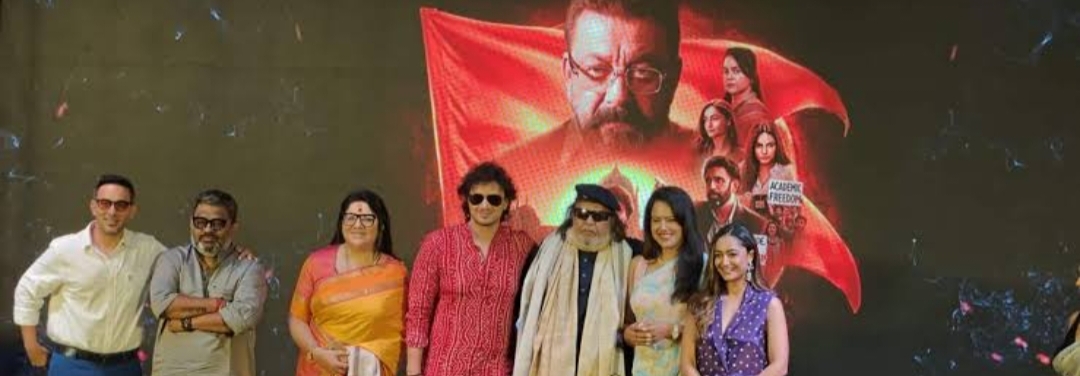 বাংলা আজ স্বাধীন!  মিঠুন চক্রবর্তীর হাত ধরে কলকাতায় প্রচার সারলেন আখরি সওয়ালের টিম