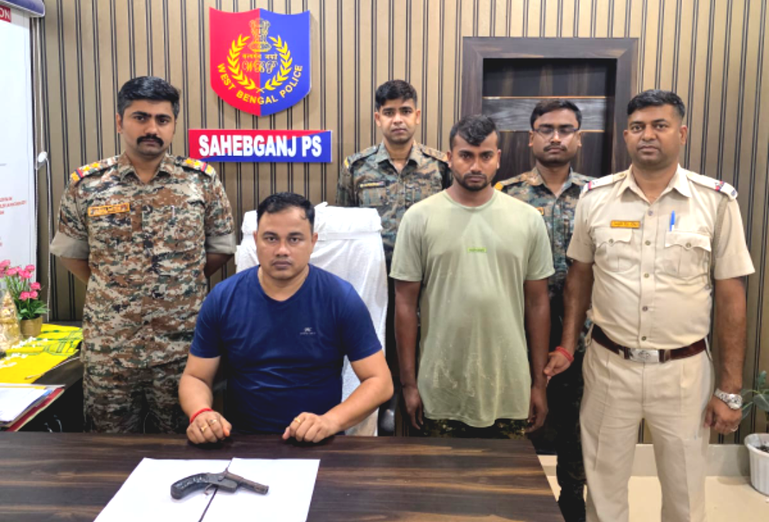 নির্বাচনের পরেই সাহেবগঞ্জে পুলিশের বড় সাফল্য! আগ্নেয়াস্ত্রসহ গ্রেফতার যুবক