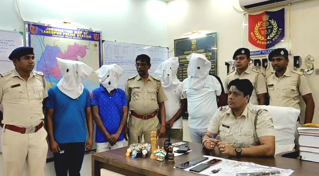 তাহেরপুরে পুলিশের মধ্যরাতের সারপ্রাইজ অপারেশন! পিস্তল-গুলিসহ খাঁচায় ৪ দুষ্কৃতী