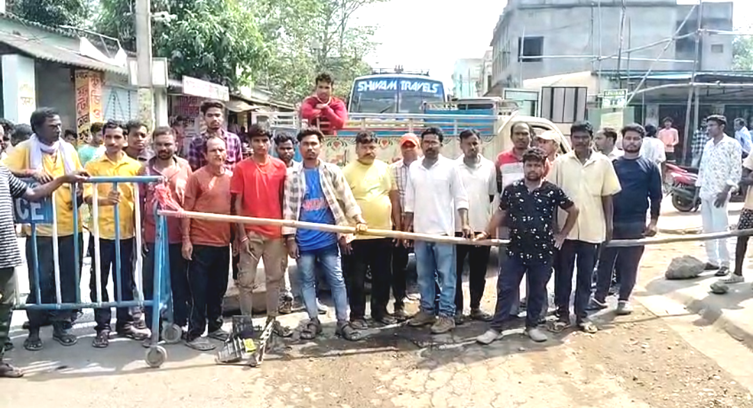 চিকিৎসায় গাফিলতির জেরে সাপে কাটা শিশুর মৃত্যু! পুঞ্চায় পথ অবরোধ করে তুমুল বিক্ষোভ