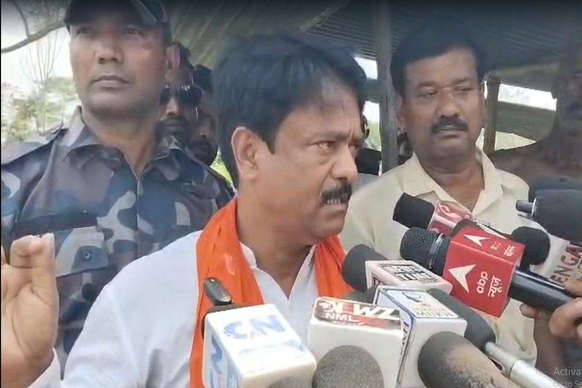 সীমান্ত সুরক্ষায় জমি দিতে রাজি বাসিন্দারা , বনগাঁয় মানুষের পাশে খাদ্যমন্ত্রী অশোক কীর্তনিয়া