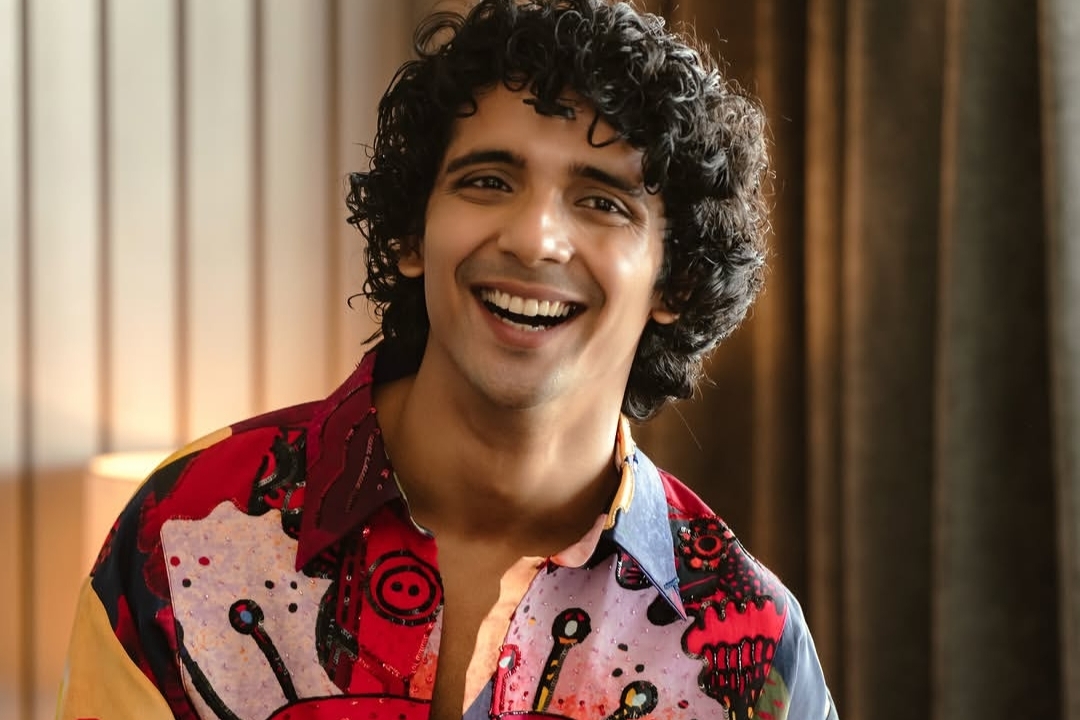 কান চলচ্চিত্র উৎসবে বাংলার ঐতিহ্য! বাঙালিবাবু সাজে সকলের নজর কাড়লেন লাফটারসেন
