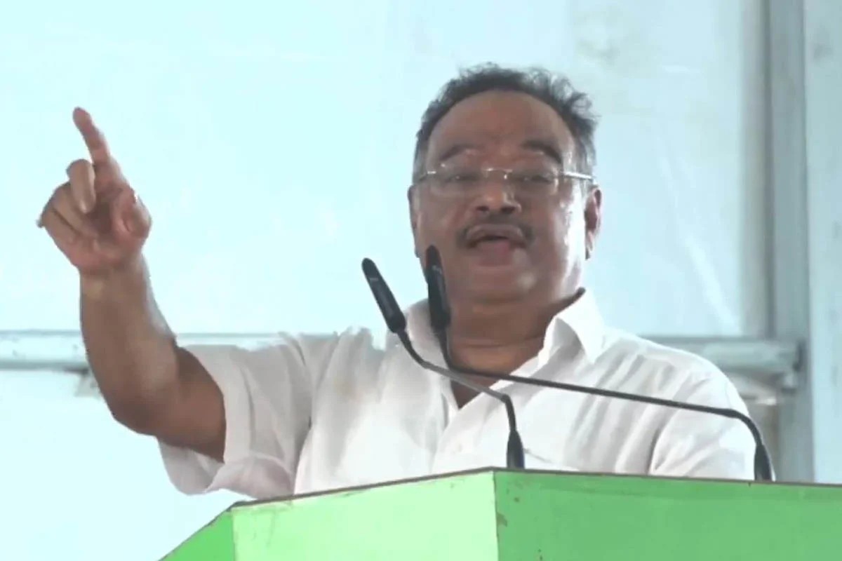 একেন বাবুর মাথায় চুল উঠলেও তৃণমূল আর ফিরবে না , ফলতার সভা থেকে খোঁচা শমীকের