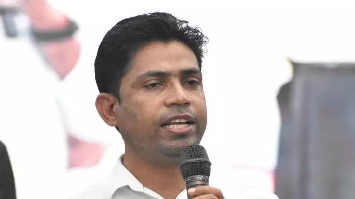 ভোটের আগেই ফলতায় বড় ধাক্কা তৃণমূলে , লড়াইয়ের ময়দান থেকে সরে দাঁড়ালেন জাহাঙ্গির খান