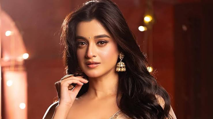 অসুস্থ হয়ে হাসপাতালে ভর্তি দর্শনা , শারীরিক অবস্থার খবর দিলেন স্বামী সৌরভ