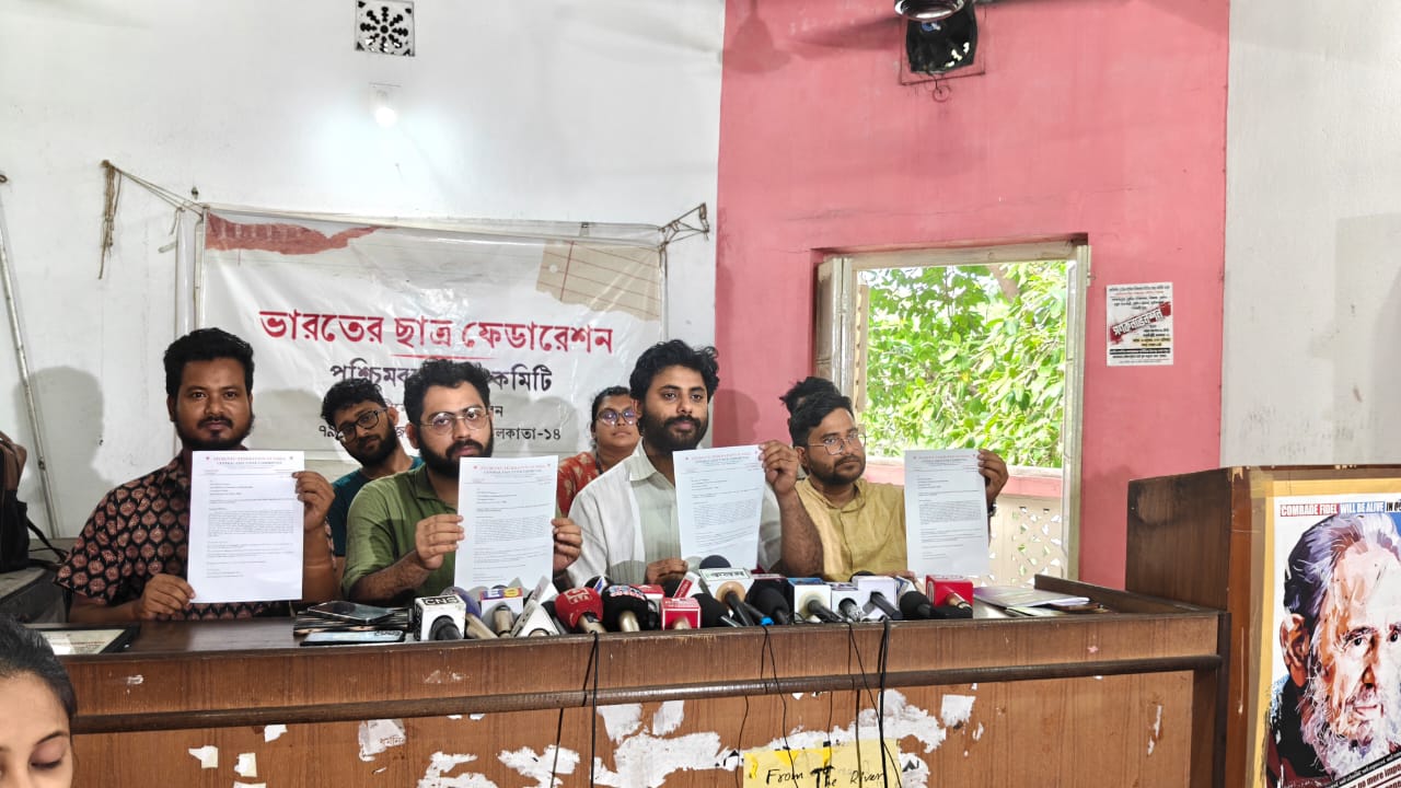 ফুটবল বিশ্বকাপের সম্প্রচার কোথায় হবে জানা নেই দর্শকদের? বিনামূল্যে দেখার সুযোগ করে দিতে হবে দাবি এসএফআইয়ের