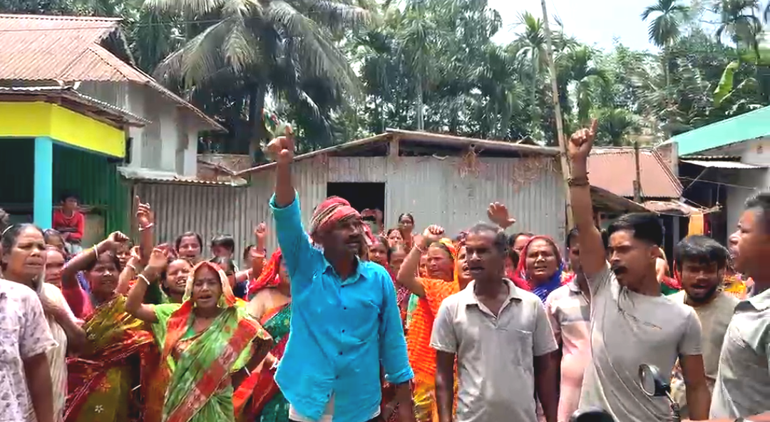 'ঘর দেবো' বলে ৩৫ হাজার পর্যন্ত আদায়! বিক্ষোভের মুখে পালালেন তৃণমূলের পঞ্চায়েত সদস্যরা