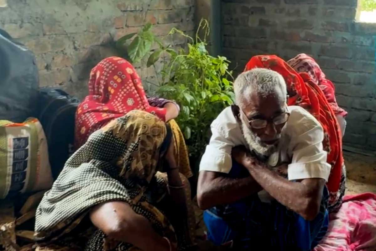 শুভেন্দুর নির্দেশে কড়া অ্যাকশন , বাংলাদেশে ফিরতে হাকিমপুরে অনুপ্রবেশকারীদের ভিড়
