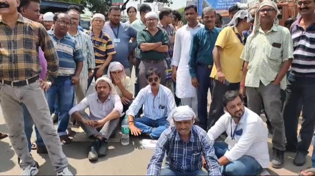 দুর্গাপুর ইস্পাত কারখানায় মনোনয়নকে ঘিরে ধুন্ধুমার , কংগ্রেস - তৃণমূল সংঘর্ষে উত্তেজনা চরমে