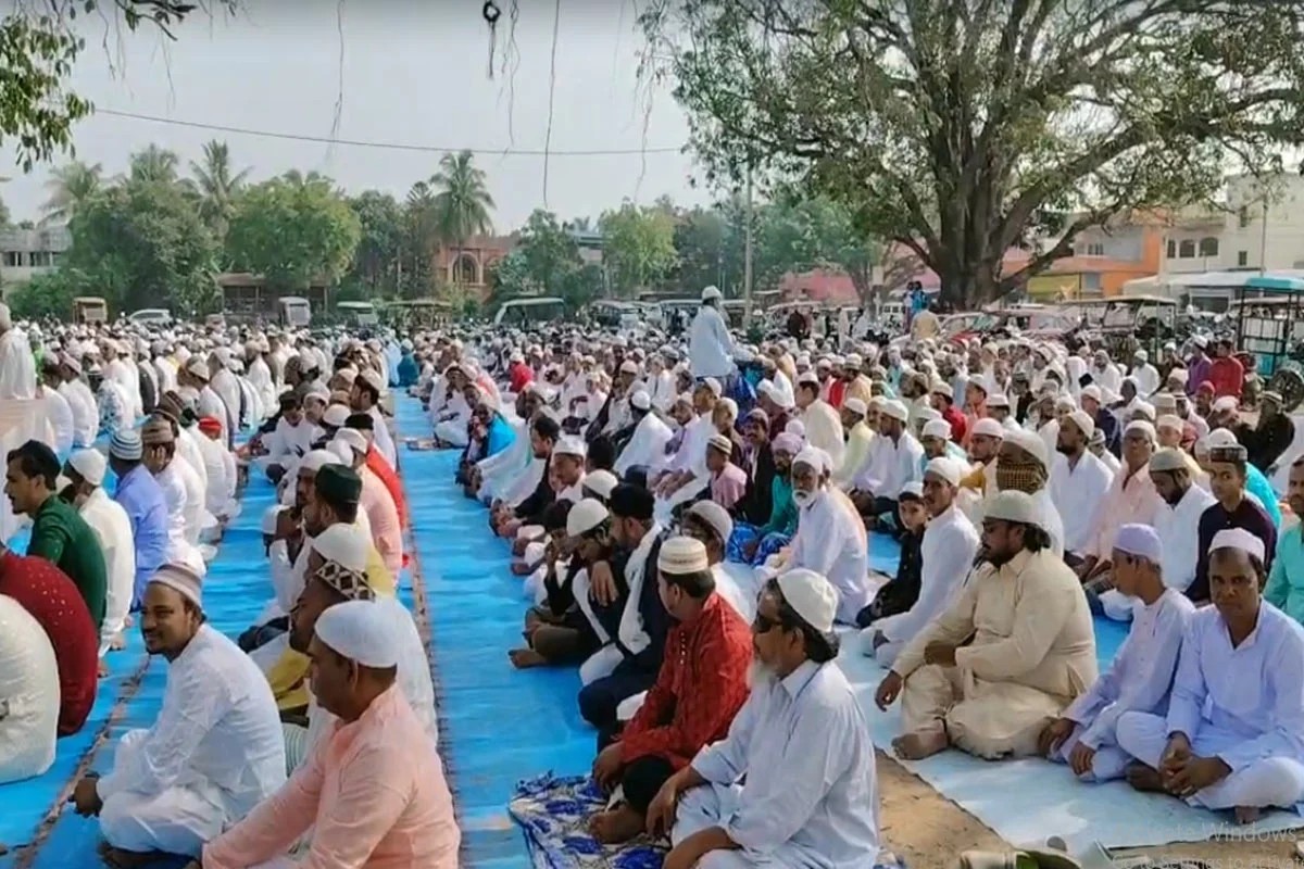 পালাবদলের বাংলায় নতুন ছবি , রেড রোডের পরিবর্তে ব্রিগেডে ইদের নামাজ