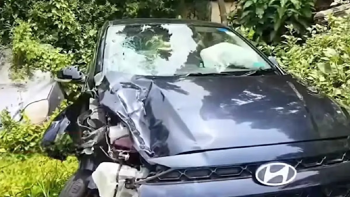 বেপরোয়া গতির বলি যুবক , নাগেরবাজারে উড়ালপুল থেকে ছিটকে মৃত্যু বাইক আরোহীর