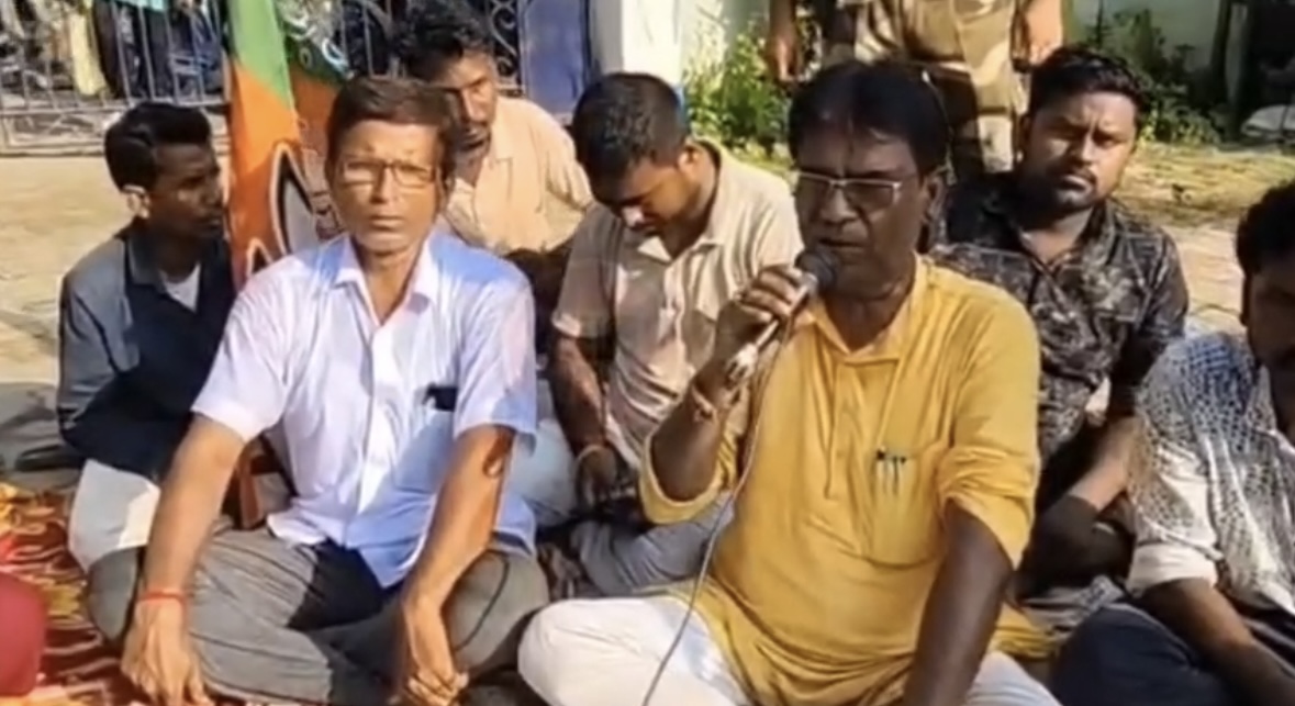 বিক্ষোভরত বিজেপি কর্মীদের ওপর বেধড়ক লাঠিচার্জ, উত্তাল চাঁচল থানা