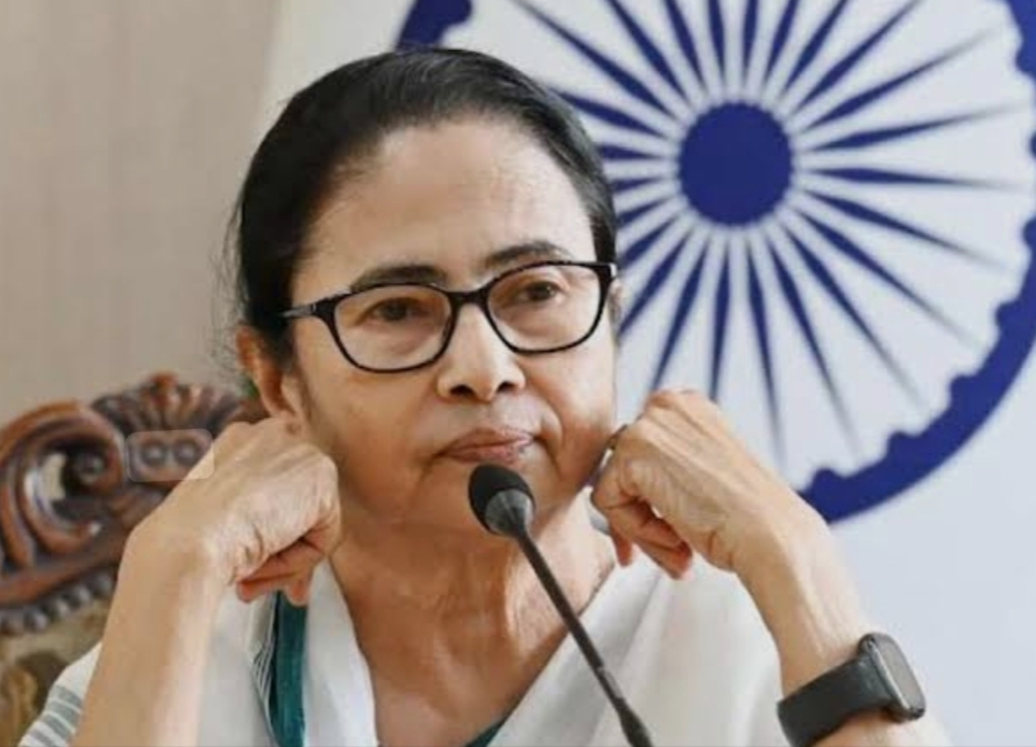 কালীঘাটে ‘ক্রাইসিস মিটিং’ ডাকলেন মমতা! ভোট-পরাজয় ও দলীয় অসন্তোষ নিয়ে জরুরি বৈঠক রবিবার