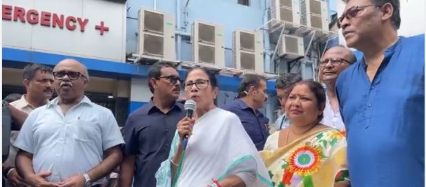 স্বাধীনতা দিবসে রেড রোডে অসুস্থ ৩৫ জন পড়ুয়া, তড়িঘড়ি হাসপাতালে ছুটলেন মুখ্যমন্ত্রী